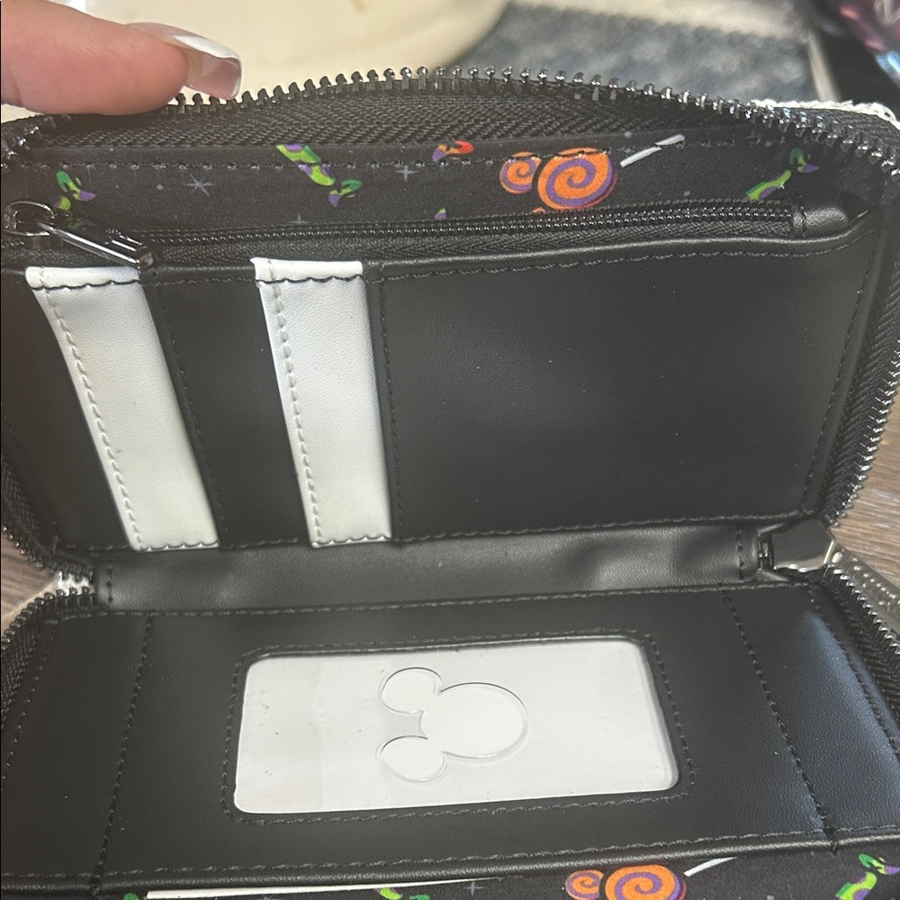 Loungefly Minnie Mouse Sequin Wallet Glows in the dark - Picture 6 of 7